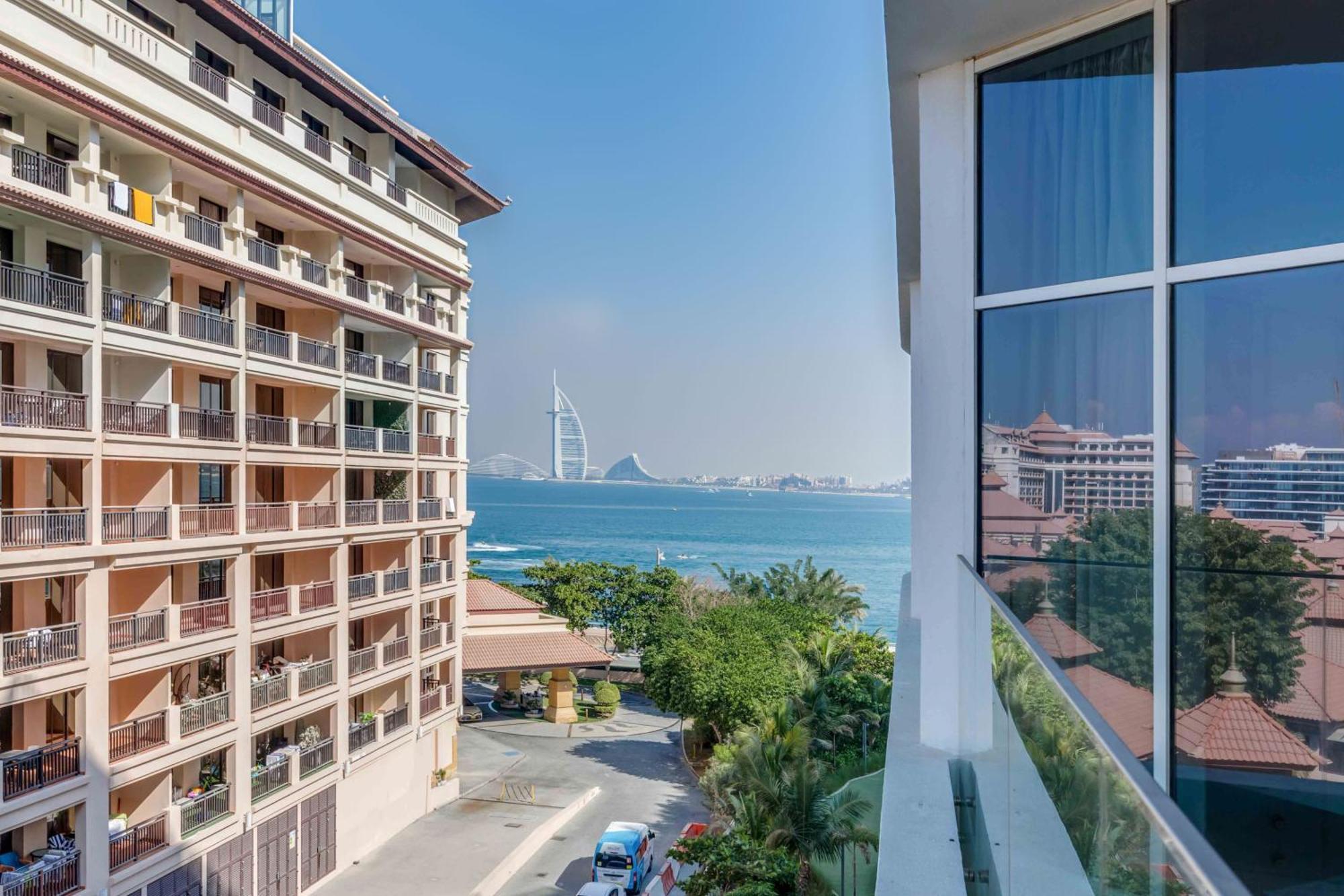 Luxury Azizi Mina Beachfront Apartments Dubai Exterior photo