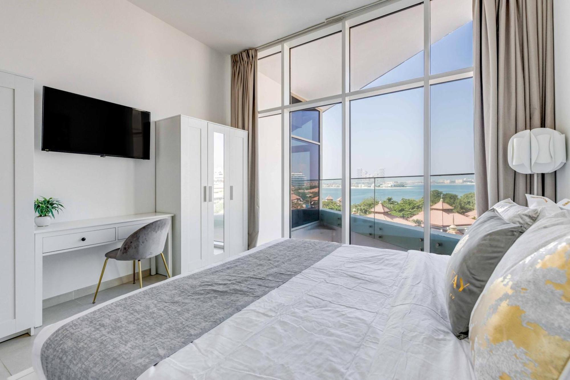 Luxury Azizi Mina Beachfront Apartments Dubai Exterior photo