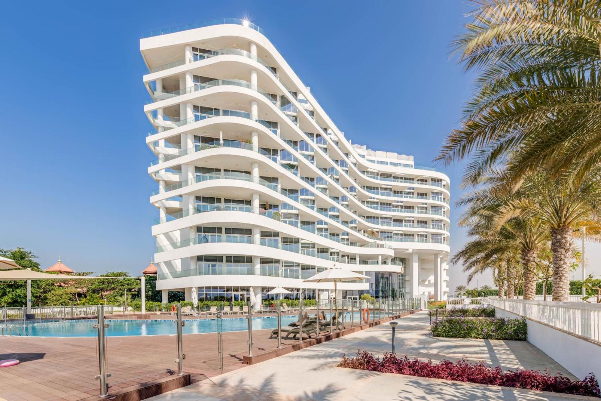Luxury Azizi Mina Beachfront Apartments Dubai Exterior photo