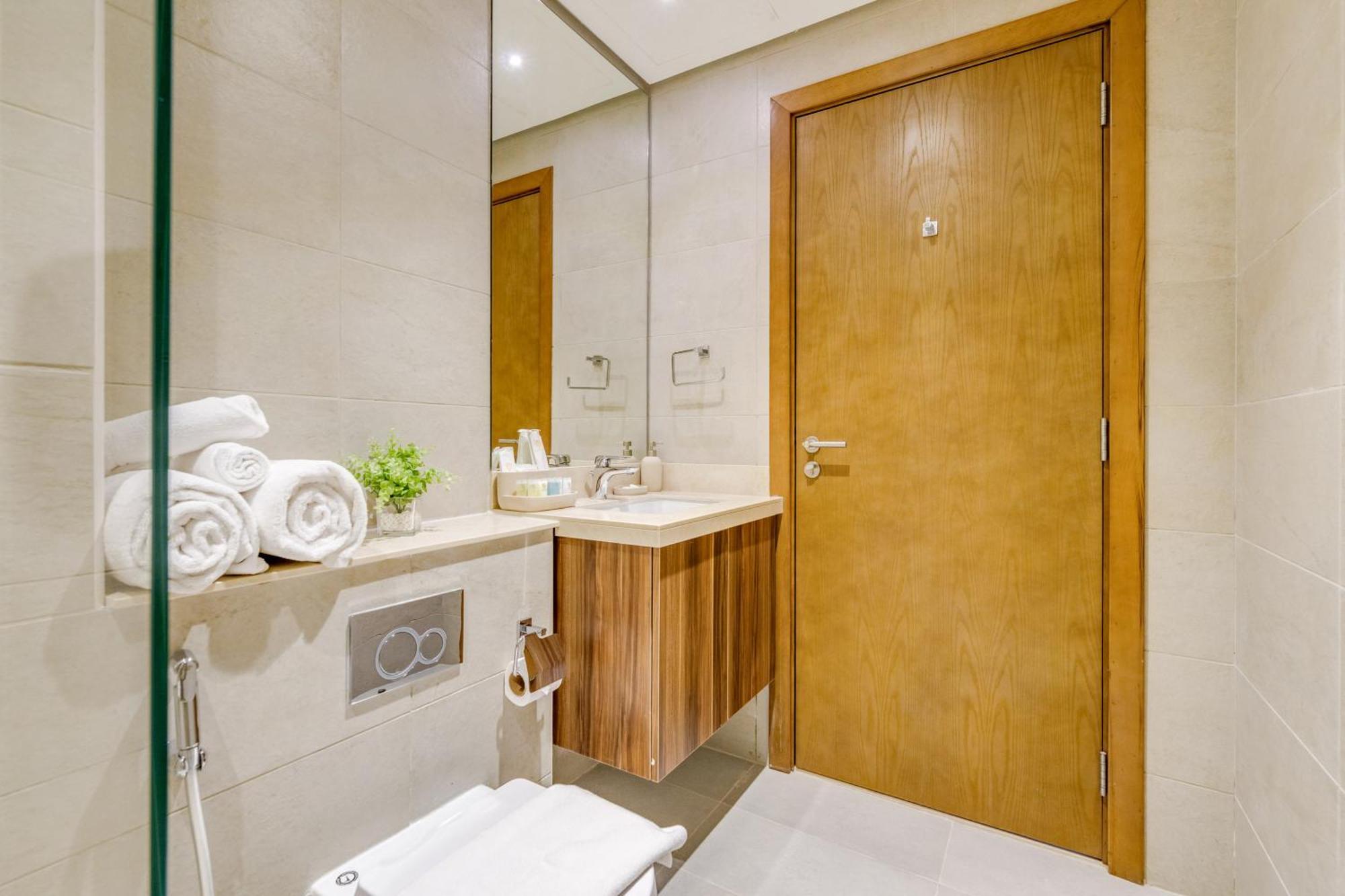 Luxury Azizi Mina Beachfront Apartments Dubai Exterior photo